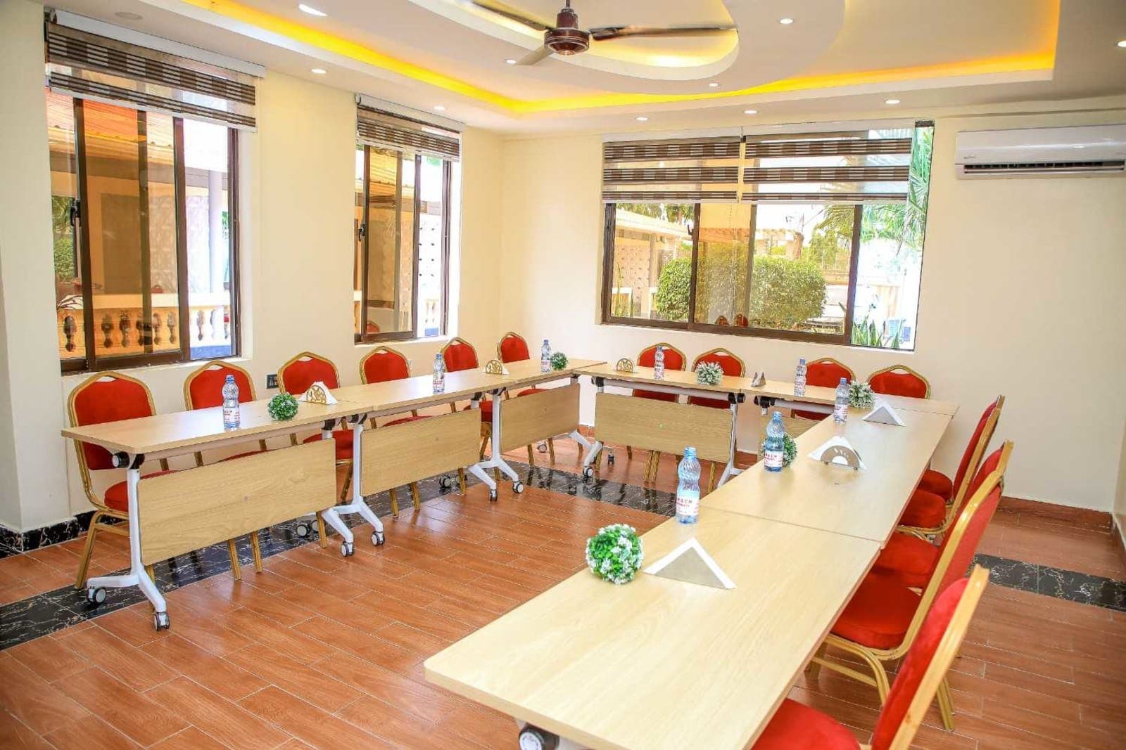 Boardroom - Photo 8