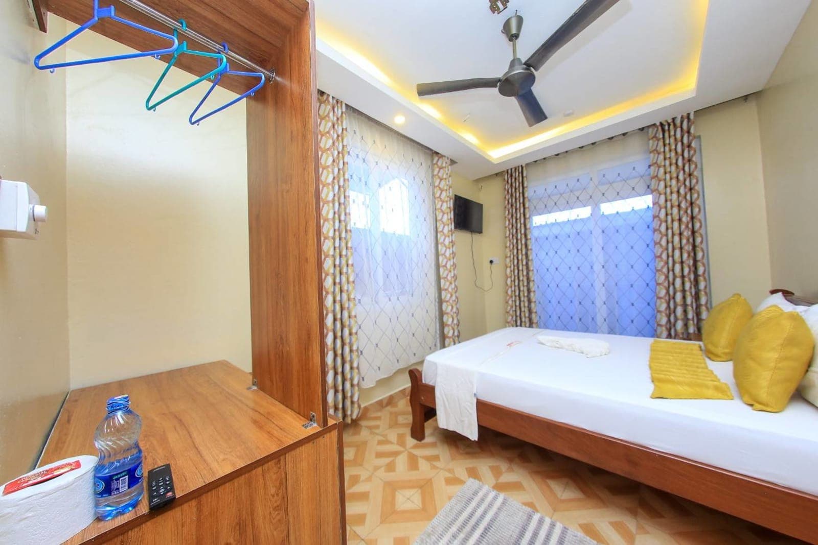 Deluxe Room / Family Suite - Photo 10