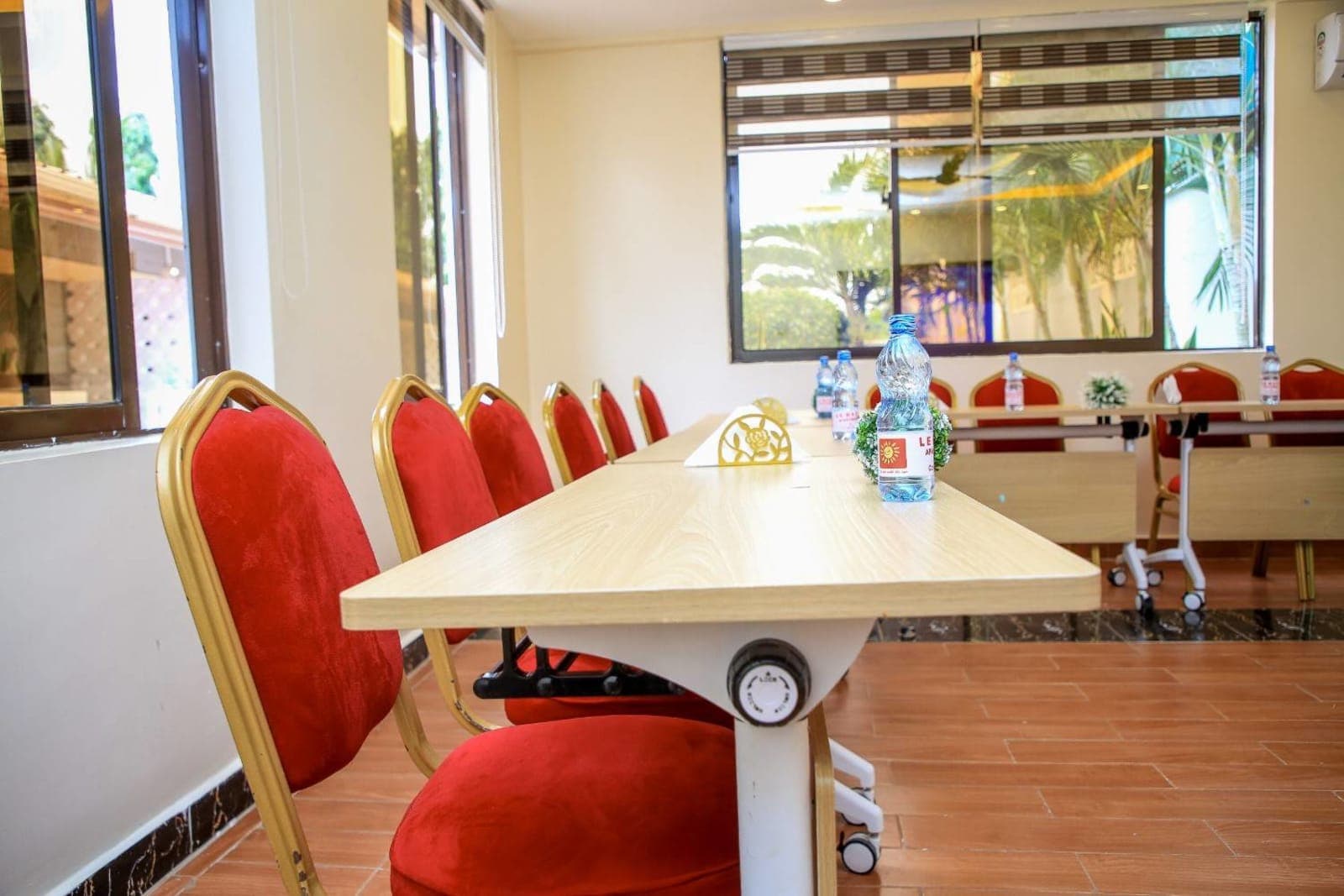 Boardroom - Photo 5