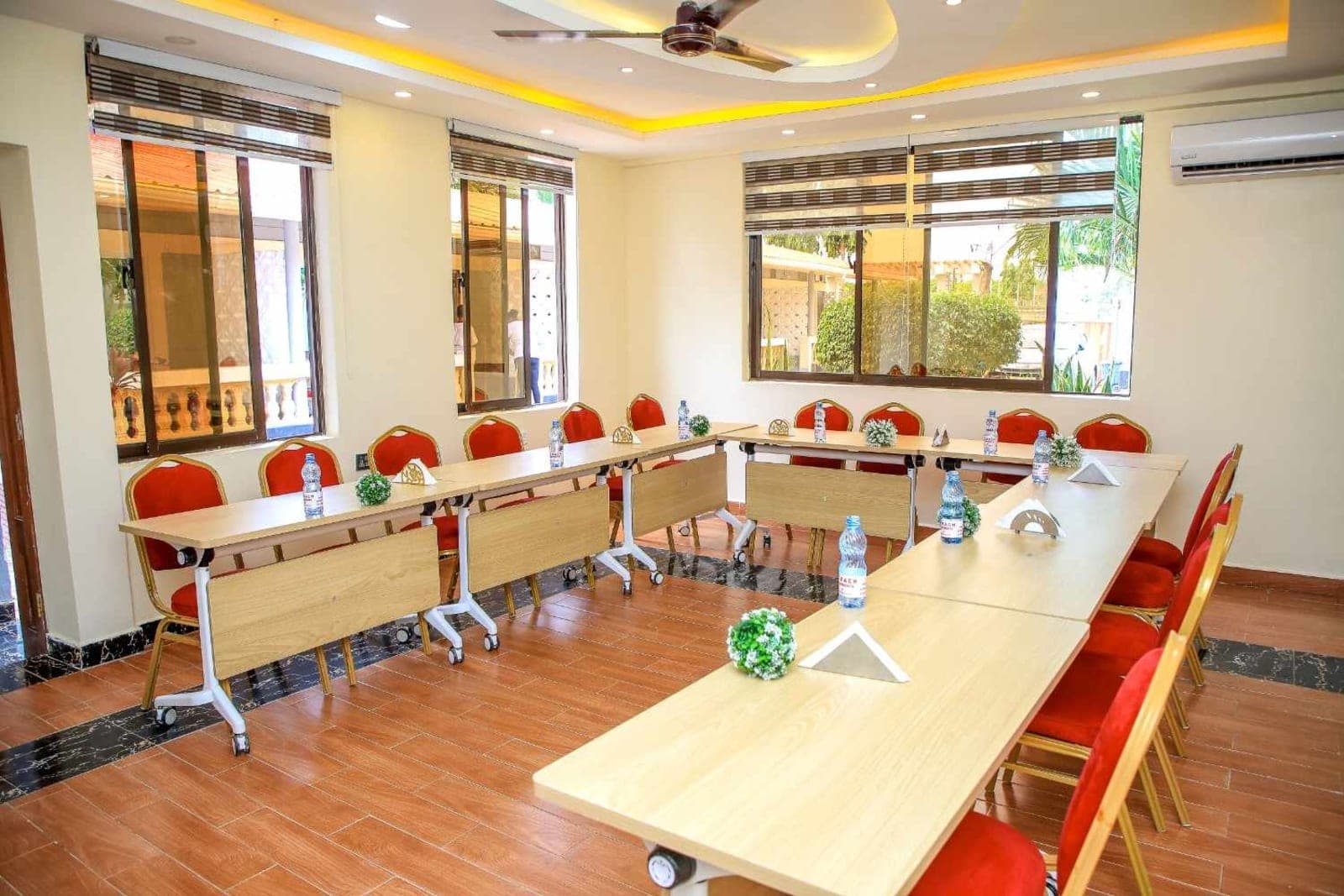 Boardroom - Photo 1