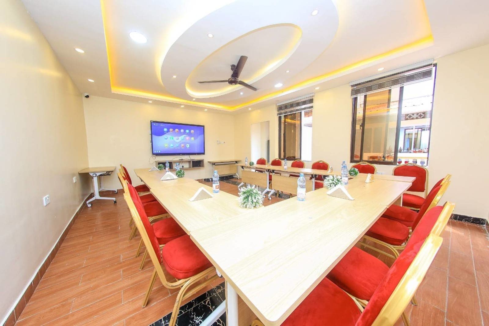 Boardroom - Photo 3